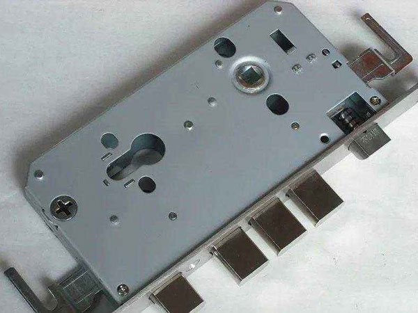 石嘴山市24小时上门开锁公司